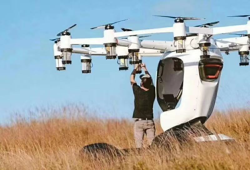 新能源電動載人直升飛機大電池安裝中